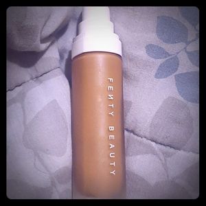 Foundation bottle fenty Beauty